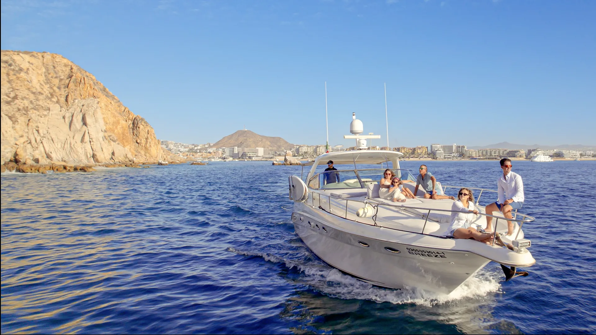 Luxury Yacht 51' cruising
